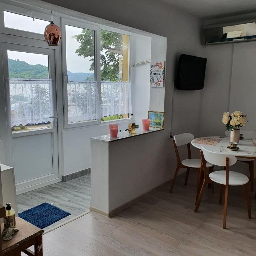 Ferienwohnung Sendy Orşova Exterior foto